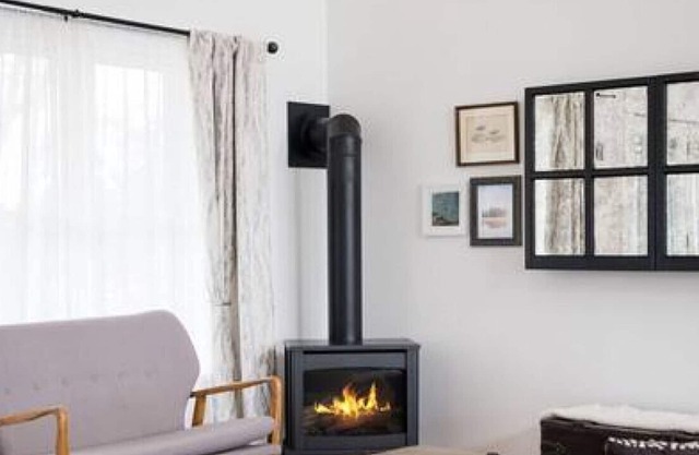 “Maison Somm” Wine Country Retreat with a Pool