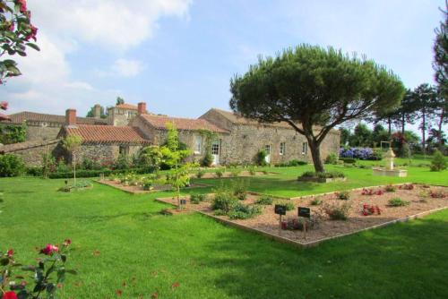 Maison spacieuse proche du centre de Landevieille + jardin clôturé