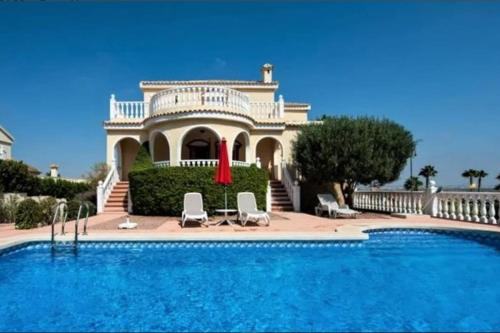 Maison type villa 4 façades 4 bedrooms