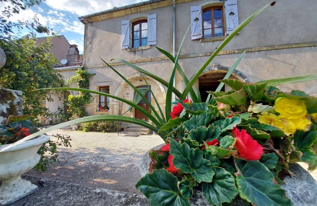 Maison XVIII hameau de l'abbaye with view of the forest