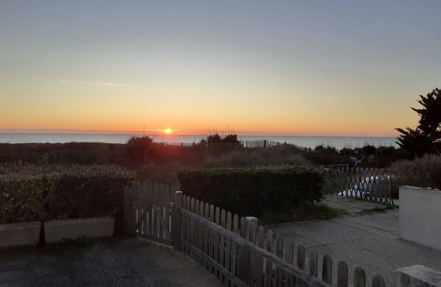 Maisonette with sea view terrace and proximity to the sea.
