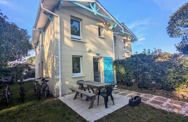 Maisonnette close to beaches in residence with swimming pool + 4 bicycles