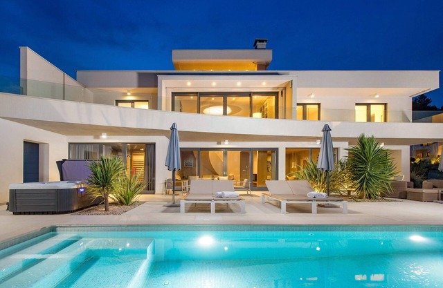 Majestic Coastal Retreat - Villa Mayan