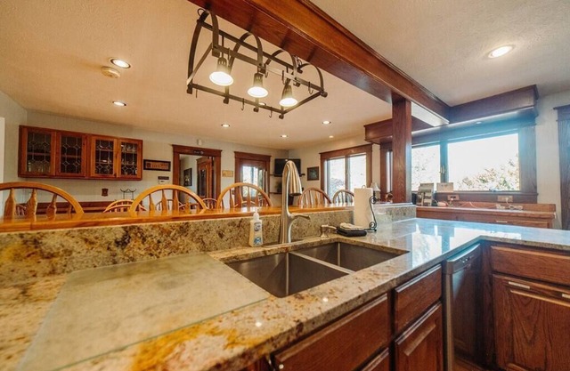 Majestic & Exclusive Country Home in Hocking Hills