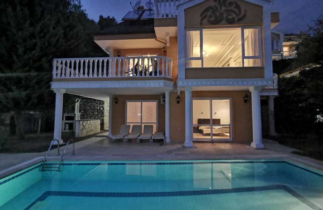 Majestic Nature Views @ Romantic 4BR Villa W/ Pool, Alanya Villa 1019