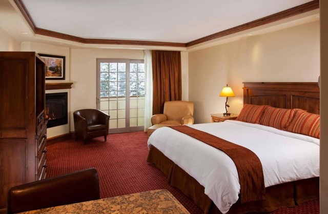 Majestic Views! Two Great and Spacious Units, with Hot Tub and Parking!
