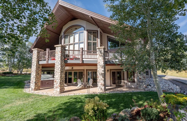 Majestic Vista Chalet | Private Indoor Pool | Hot Tub | Close to Resort