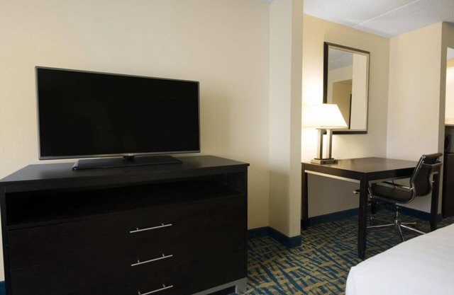 Make Your Trip More Enjoyable! Free Parking, Close to Henderson Golf Club