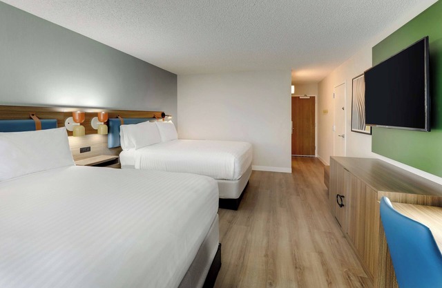 Make Your Trip More Enjoyable! Near Desert Vista Dog Park, Pets are Allowed