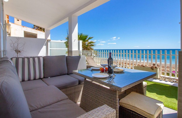 Make yourself at home in this paradisiacal vacation home and enjoy the tranquility.