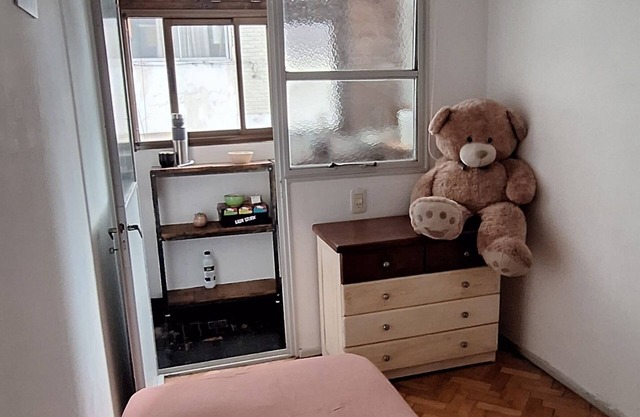 Malabia Pugliese. Departamento Para 5 Cerca de Bares, Restaurantes y Negocios!