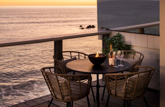 Malibu Breeze- Ocean Front Condo w/Beach Access