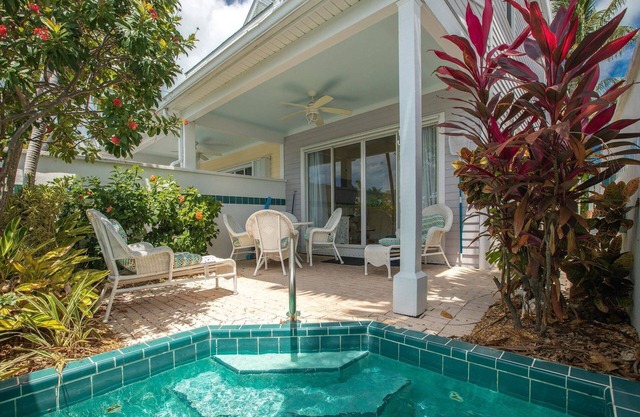 Manatee Bay: Escape to this 2BR Duck Key Villa, Private Patio, Dip Pool & Easy Access to Marathon