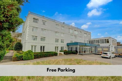 Manchester Airport Hotel by Belvilla