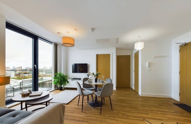 Manchester Waters 2BR w/Parking