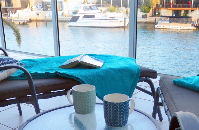 Mandurah Canal Holiday Home with own jetty! Boats! Crabs! Dolphins!