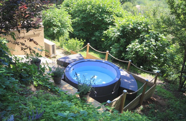 Manoir with Heated Pool, WiFi, Stunning South-facing Views Of Dordogne Valley