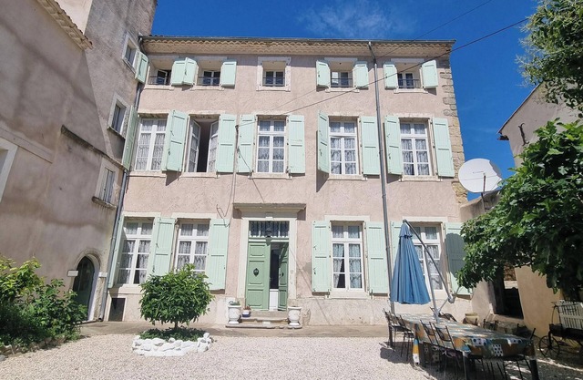 Manoir with pool in the heart of Capestang town (on the Canal du Midi)