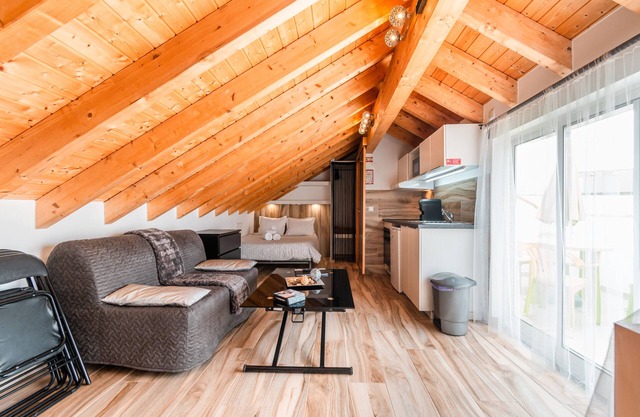 Mansarda Studio w/Private Patio, 3 minutes walk from Peniche Beach
