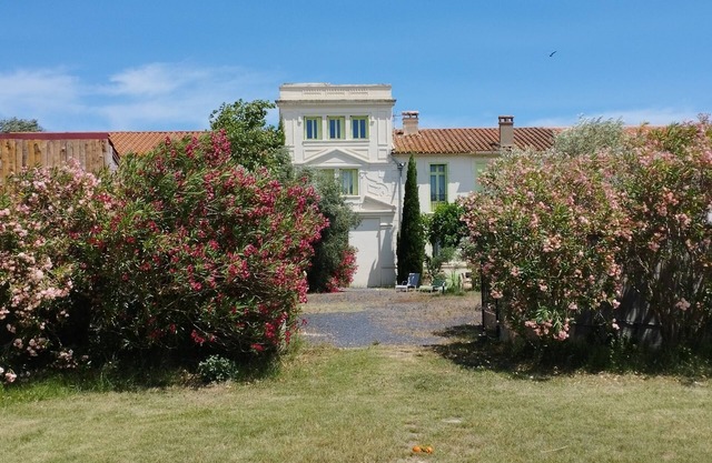 Mansion and park 3km from the beach of Ste Marie la mer (66)