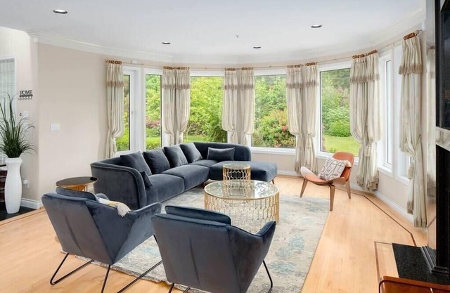 Mansion w/Modern GardenandGame Room near Maple Grove