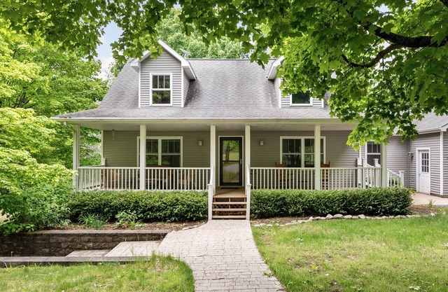 Maple City Farm | Pet Friendly