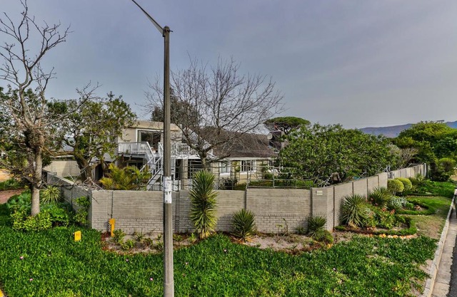 Maple House,Cottage and studio