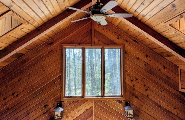 Maple Leaf Lodge Clean & Cozy Hot Tub Sleeps 9 <10min Walk to Ski Brule