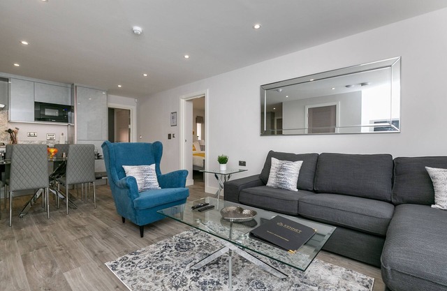 Maple Lodge - 3-Bed Duplex with Garden & Parking