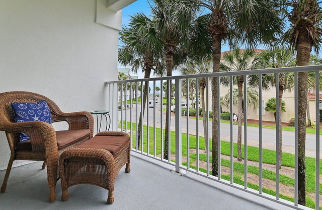 Maravilla 4205 ~ Private Beach Entry, Included Beach Setup + 2 Pools