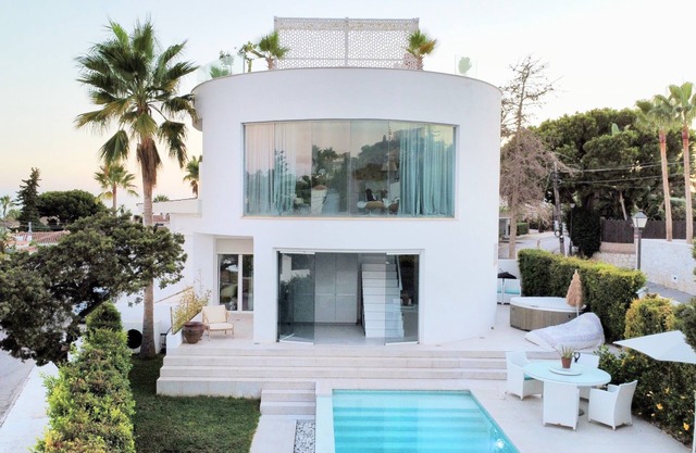 Marbella beachside villa 'TORRE DE MARBESA' with amazing sea views and 2 pools!