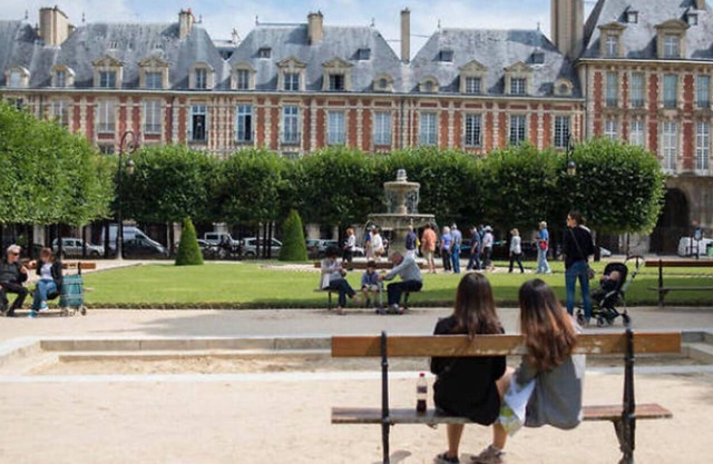 MARCHÉ D'ALIGRE HAUSSMANN’BOURGEOIS BETWEEN LE MARAIS & BASTILLE