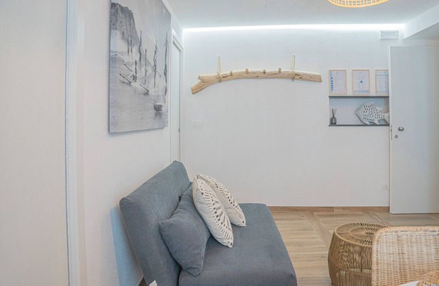 MAREMOSSO APARTMENT With Bath & Kitchnette City Centre| PVT PARK