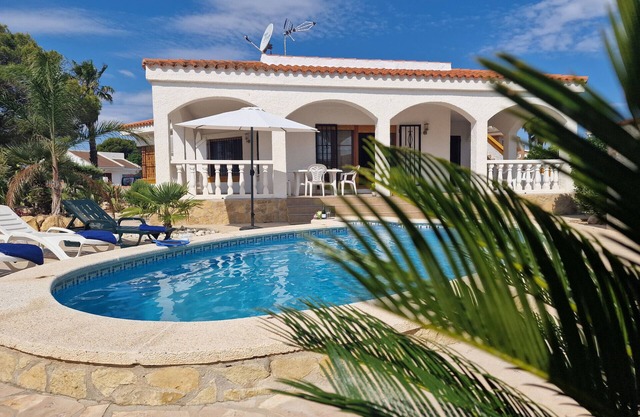 "Marianna"@MARISOL: 310m to the beach, private pool, A/C, WiFi, dog beach.