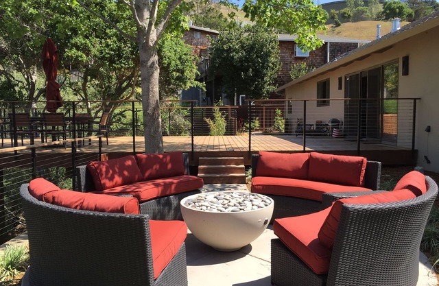 Marin county magic, close to downtown, biking, sailing, and the wine country!