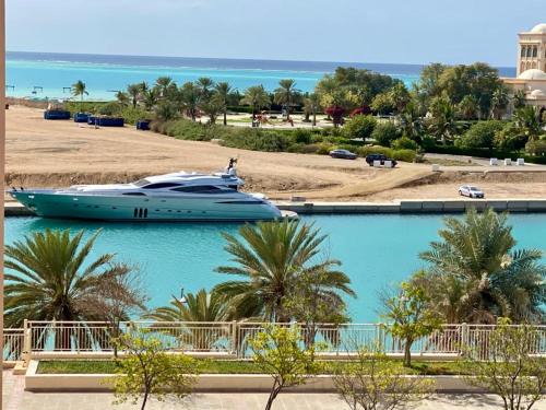 Marina Deluxe 2, family only