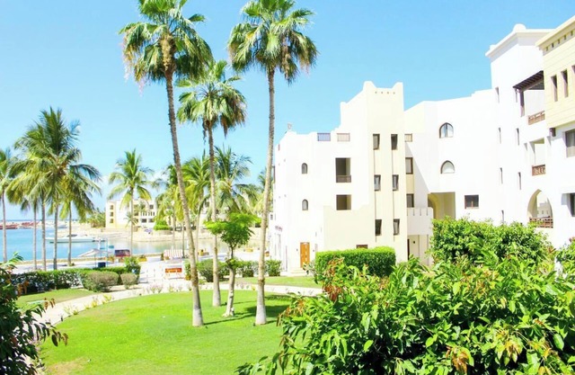 Marina Breeze 2-Bedroom Retreat
