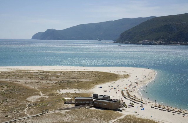 Marina View 2 1BR Apts: Fully Equipped, Near Troia Beach - Great Location
