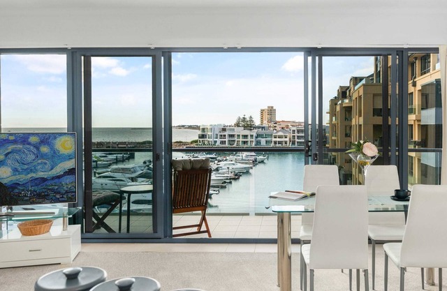 Marina Views Free Parking, Beachside & Seaview