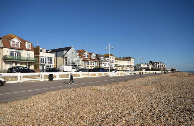 Marine Court, Bognor Regis - a flat that sleeps 4 guests in 2 bedrooms