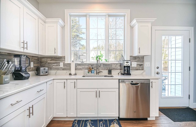 Maritime Meadows – Charming 3 BDR Resort-Style Home! Onsite Pool, Hiking & More