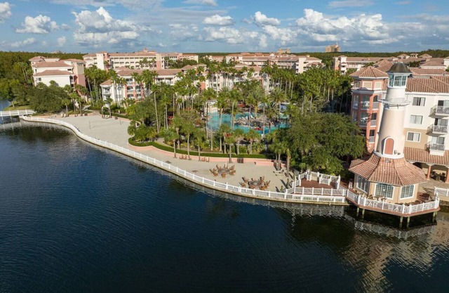 Marriott's Grande Vista resort in Orlando. 2 BR, 2 Bath, living rm, 1100 sqft.