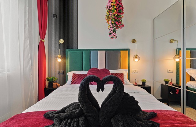 Marvelous City View 3-bedroom apartment with Full Kitchen & AC in București