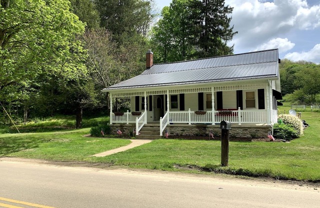 Marymount Hideaway in Amish Country close to Rails to Trails trailhead