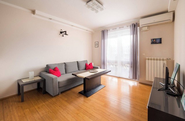 Marywilska 67 Inviting Apartment