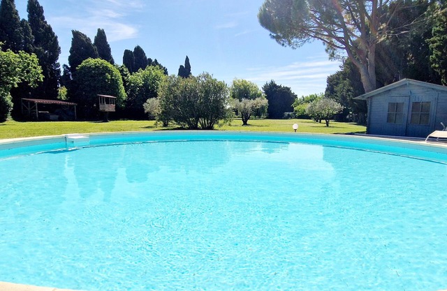 Mas Avec Piscine Proche Avignon et Saint Rémy de Provence