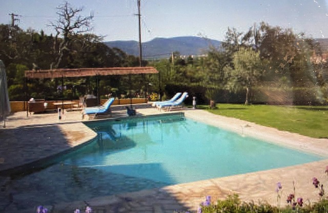 Mas Provencal Avec Piscine Dans son Écrin de Verdure de 1,7 ha