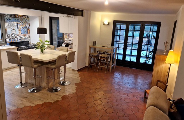 Mas Provencal with swimming pool, Jacuzzi and wooded grounds