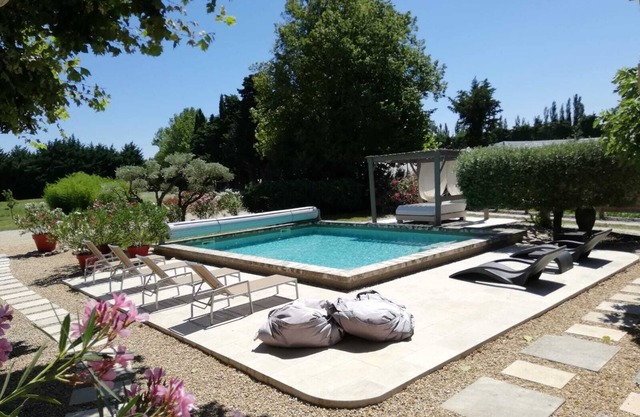 MAS TRADITIONNEL PROVENCAL "LA FABRIQUE DU 13", 7 kms FROM ST REMY DE PROVENCE