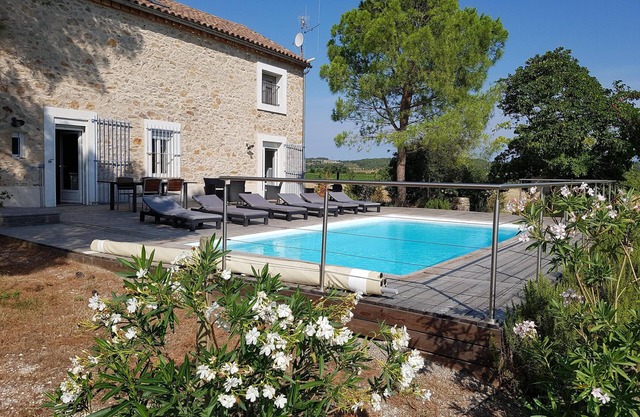 Mas with swimming pool in organic vineyards, 6 pers - 3 bedrooms - 2 bathrooms